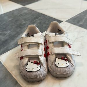 Hello kitty toddler 7 adidas superstars